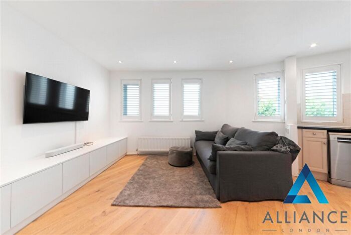2 Bedroom House To Rent In Douthwaite Square, London, E1W