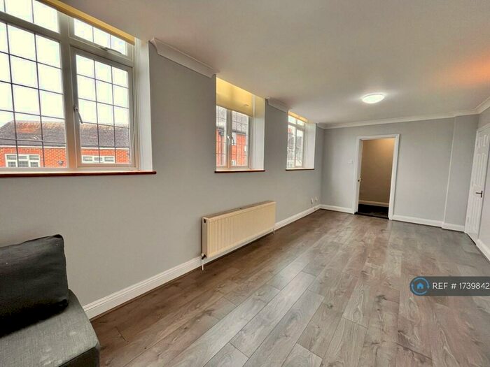 2 Bedroom Maisonette To Rent In The Masons, Gerrards Cross, SL9