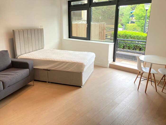 Studio To Rent In Syon Lane, Isleworth, TW7