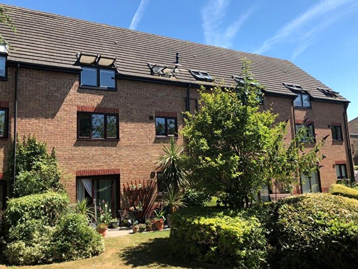 2 Bedroom Flat To Rent In Oakdene, Gubbins Lane, RM3
