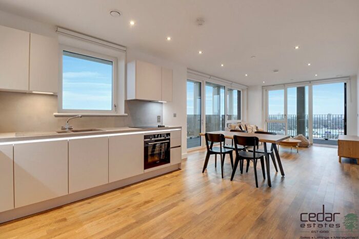 2 Bedroom Flat To Rent In Auckland Road, Leyton, E10