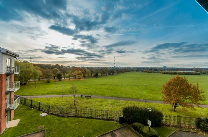 2 Bedroom Flat For Sale In Cleeve Way, Sutton, SM1