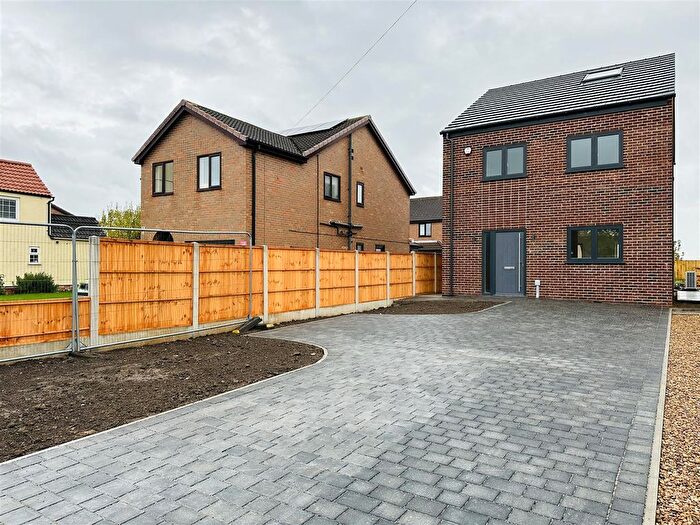 3 Bedroom Detached House For Sale In Fir Tree Lane, Thorpe Willoughby, Selby, YO8