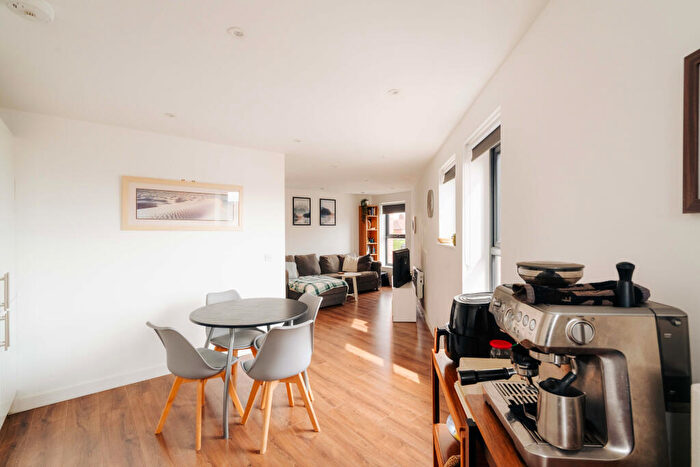 2 Bedroom Flat For Sale In Melton Crescent, Bristol, BS7