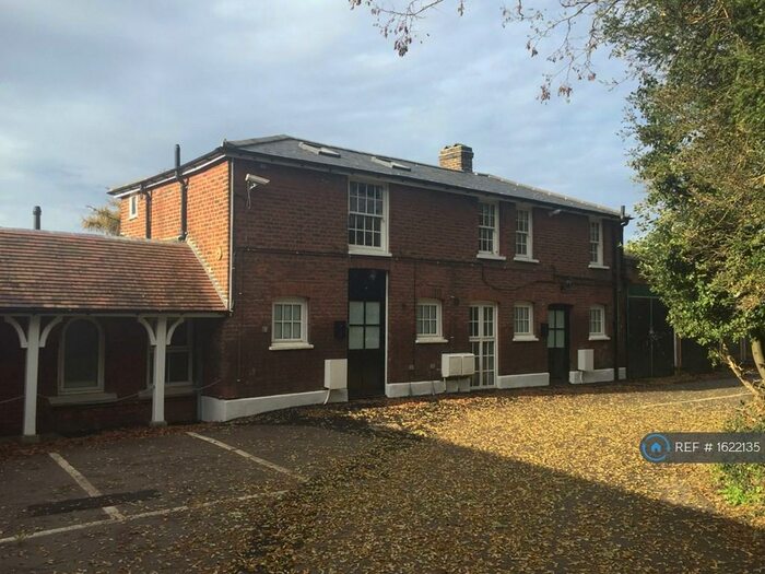 2 Bedroom Flat To Rent In The Lodge, Carshalton, SM5