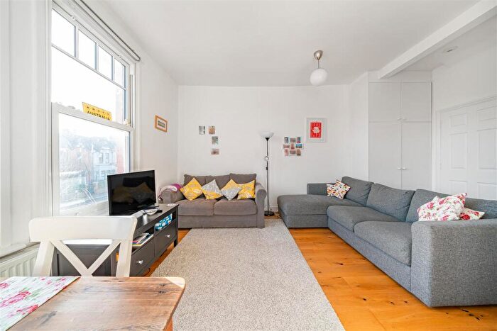 1 Bedroom Flat For Sale In Harold Road, Crouch End, N8