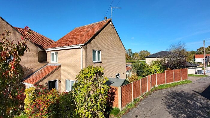 3 Bedroom Semi-Detached House For Sale In Paddock Lane, Branston, Lincoln, LN4
