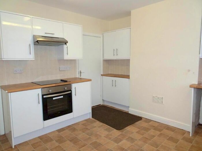 2 Bedroom End Of Terrace House To Rent In Clifton Grove, Clifton, S65