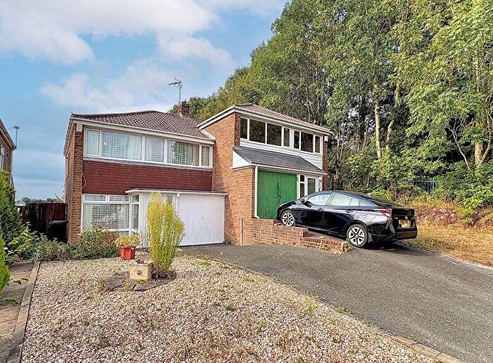 3 Bedroom Semi-Detached House For Sale In Whitehall Drive, Dudley, DY1