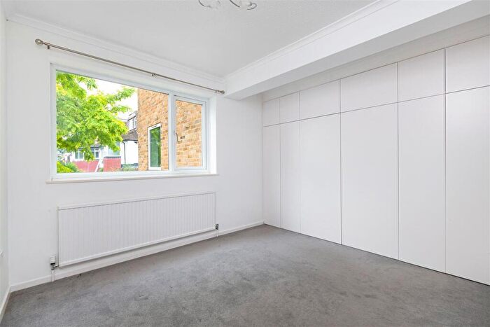 1 Bedroom Flat To Rent In Merricks Court, East Sheen, SW14