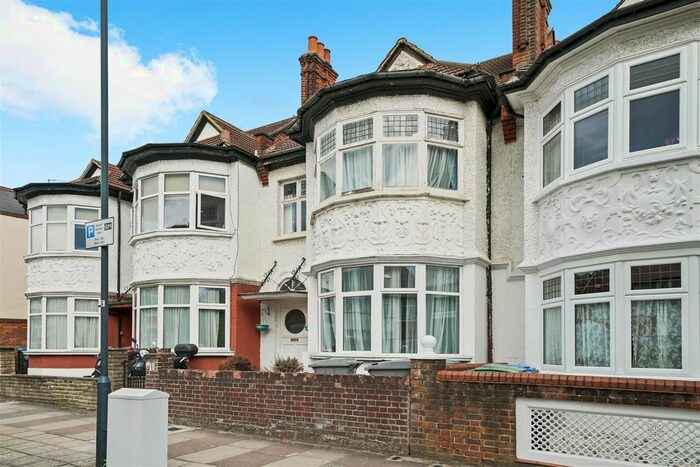 3 Bedroom Flat To Rent In Heber Road, London, NW2