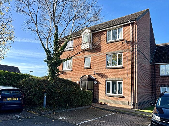 1 Bedroom Flat For Sale In Dairymans Walk, Guildford, Surrey, GU4