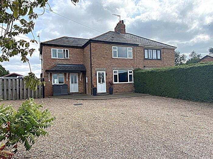 4 Bedroom Semi-Detached House For Sale In Clough Road, Holbeach Bank, PE12