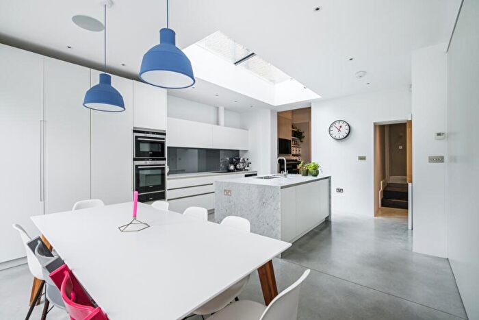 4 Bedroom Terraced House To Rent In Grange Grove London, N1