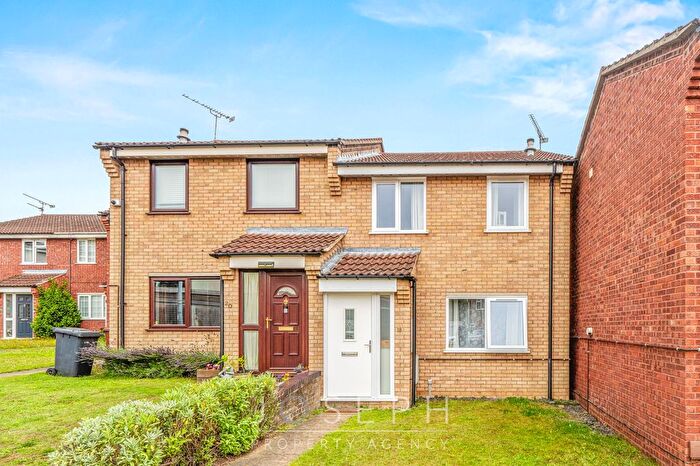 3 Bedroom Semi-Detached House For Sale In Platters Close, Ipswich, IP3