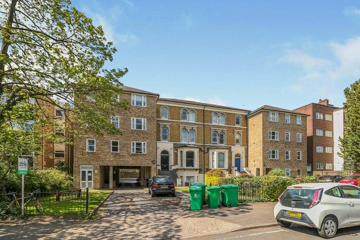 Flat To Rent In The Avenue, Surbiton, Surrey, KT5