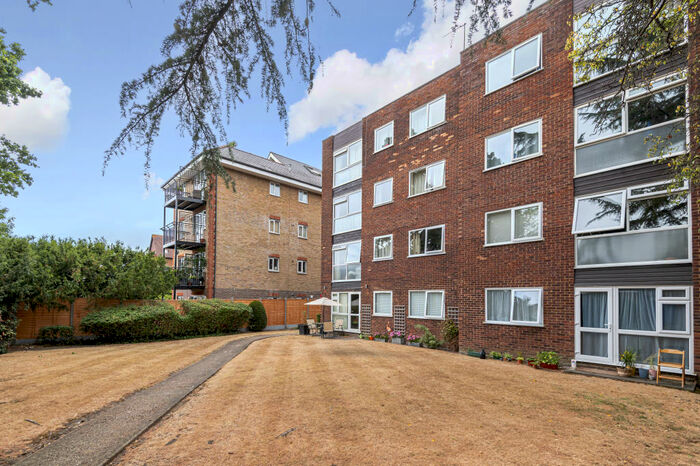 2 Bedroom Flat To Rent In Oakwood Avenue, Beckenham, BR3