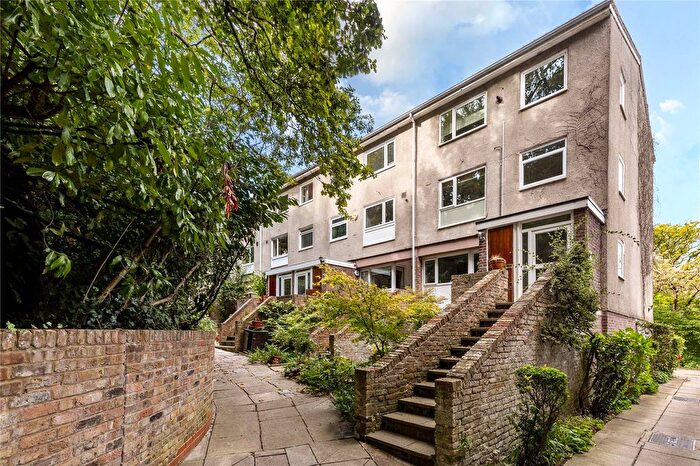3 Bedroom Flat For Sale In Great Brownings, Dulwich, London, SE21