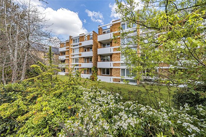 2 Bedroom Flat For Sale In Kent Road, Richmond, TW9