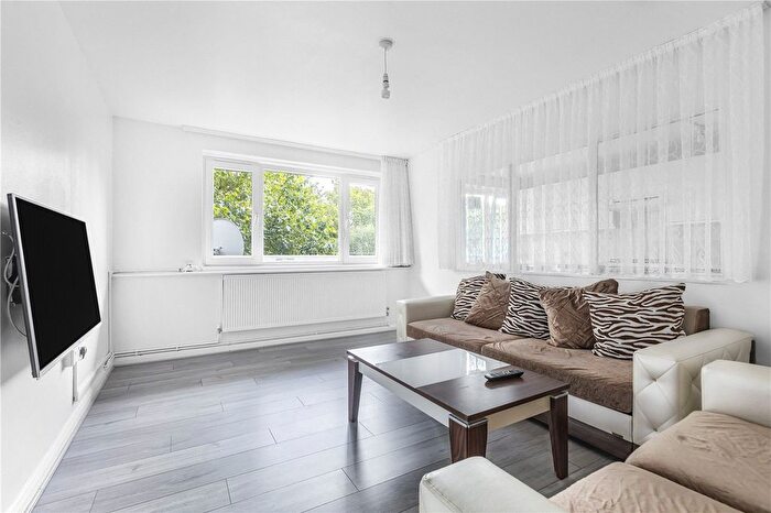 2 Bedroom Flat To Rent In Skinner Street, London, EC1V