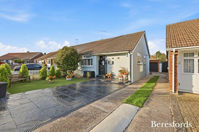 2 Bedroom Bungalow For Sale In Arnolds Close, Hutton, CM13