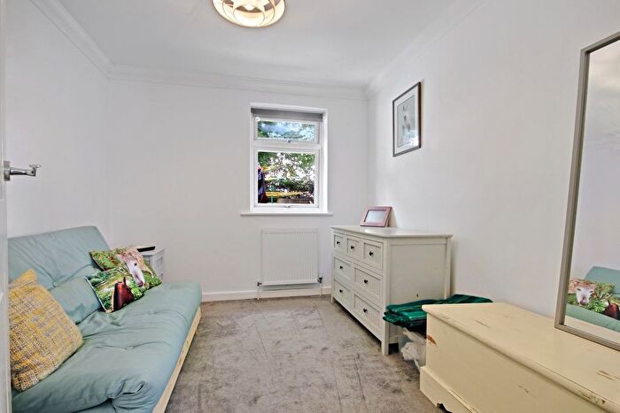2 Bedroom Flat For Sale In Woodlands Close, Crawley Down, RH10