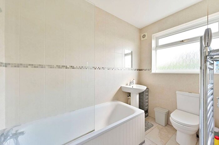 3 Bedroom Property To Rent In South Merton, Raynes Park, Morden, SM4