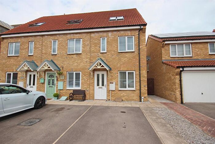 3 Bedroom End Of Terrace House For Sale In Ashcourt Drive, Hornsea, HU18