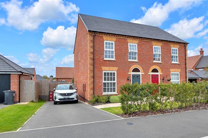 3 Bedroom Semi-Detached House For Sale In Usherwood Way, Hugglescote, LE67