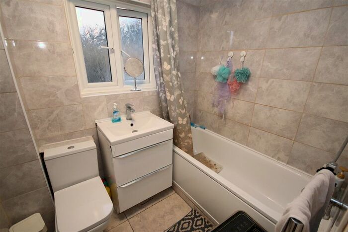 3 Bedroom End Of Terrace House For Sale In Page Close, Bean, Dartford, DA2