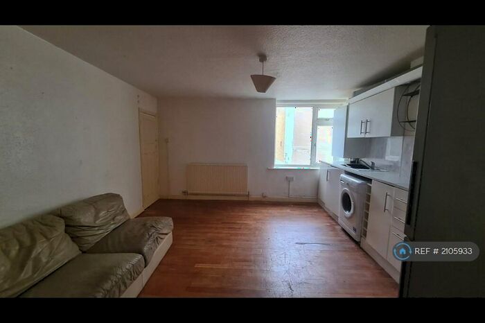 2 Bedroom Flat To Rent In Oxford Street, Whitstable, CT5