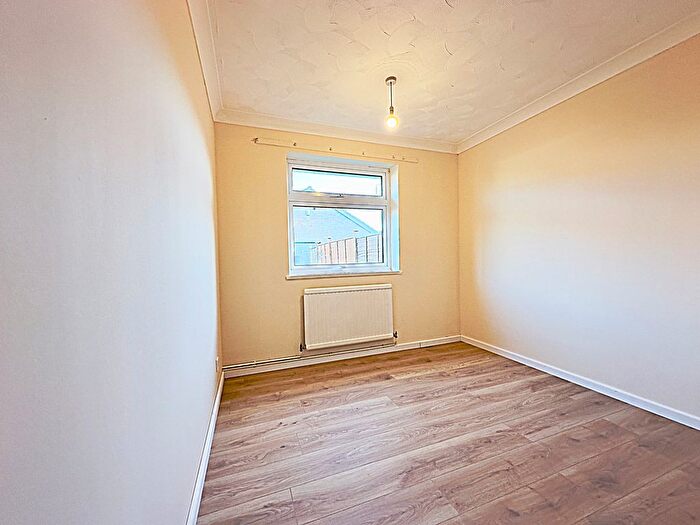 2 Bedroom Bungalow To Rent In Itchen Close, Bedford, MK41