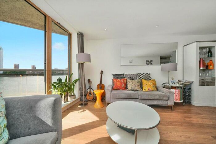 2 Bedroom Flat For Sale In Crews Street, Canary Wharf, E14