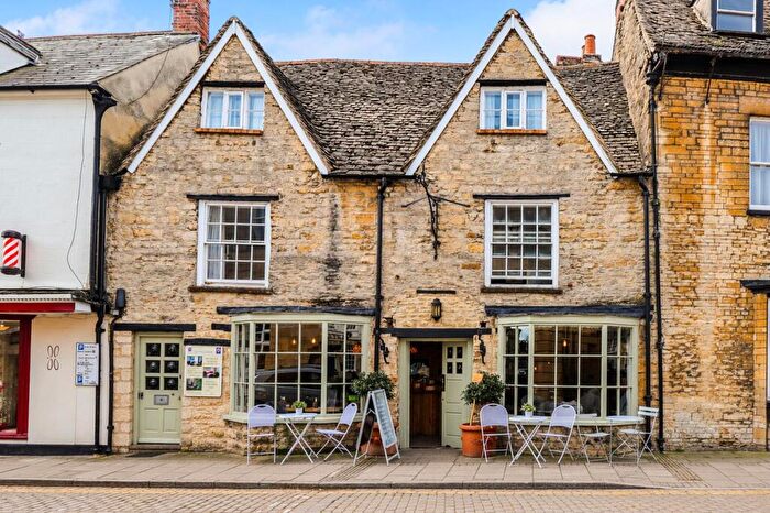 6 Bedroom Property For Sale In Market Place, Woodstock, OX20