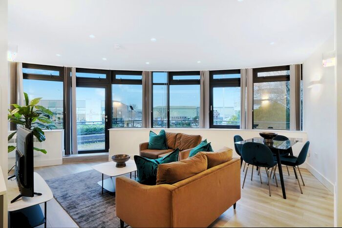 2 Bedroom Flat To Rent In Akron House, New Horizons Court, Brentford, London, TW8