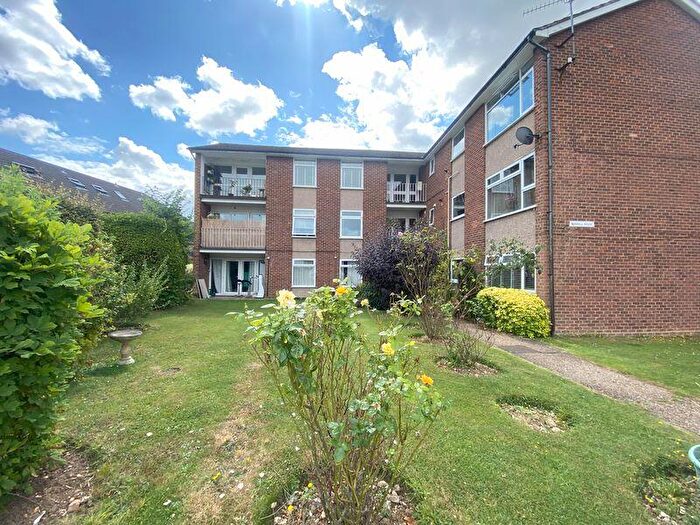 3 Bedroom Flat For Sale In Cressington Place, Bourne End, SL8