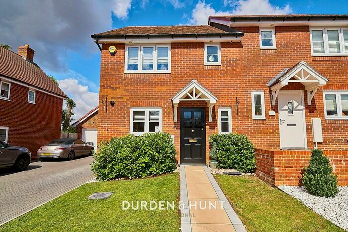 3 Bedroom Semi-Detached House For Sale In Elstar Road, Ongar, CM5