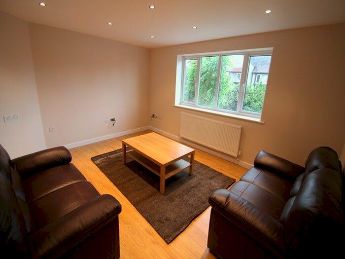 1 Bedroom Flat To Rent In High Road, Woodford Green, IG8