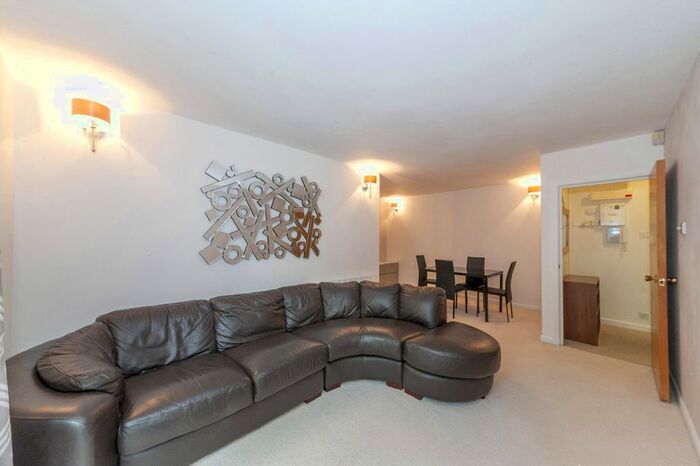 1 Bedroom Flat To Rent In Towergate, Pages Walk, London, SE1