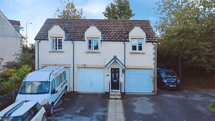 2 Bedroom Flat For Sale In Kingfisher Close, Tavistock, PL19