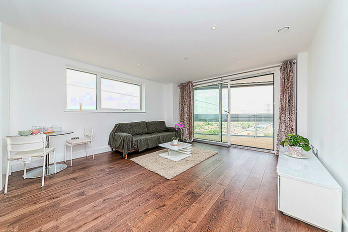 1 Bedroom Apartment To Rent In Gateway Tower, Royal Victoria Dock, E16