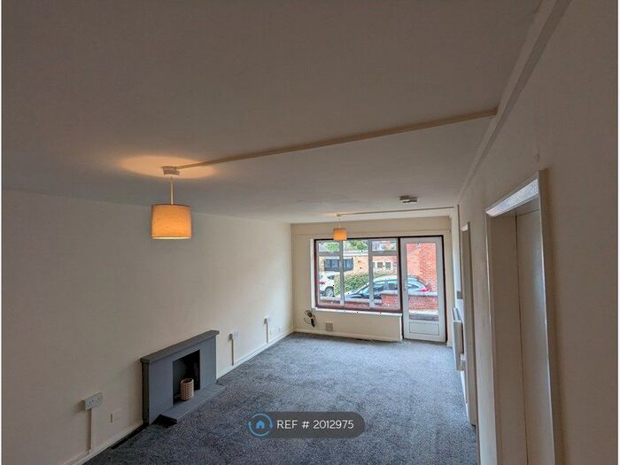 2 Bedroom Flat To Rent In East Road, Bromsgrove, B60