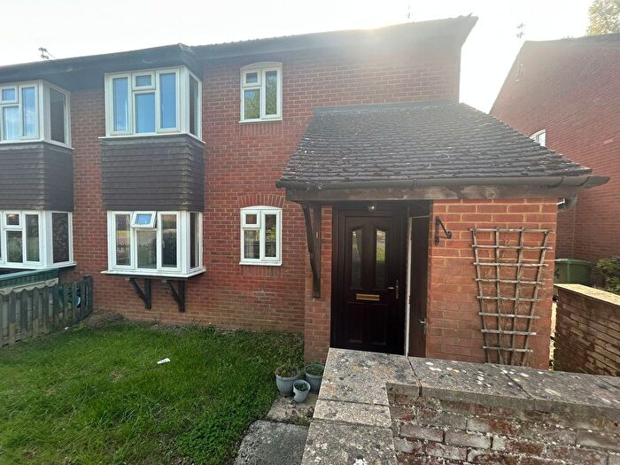 2 Bedroom Flat To Rent In Cromwell Close, Faringdon, SN7