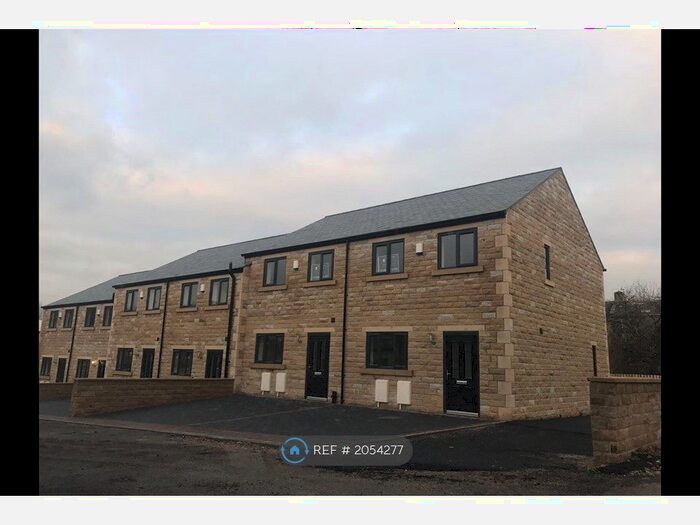 3 Bedroom Terraced House To Rent In Heathbury Gardens, Halifax, HX5