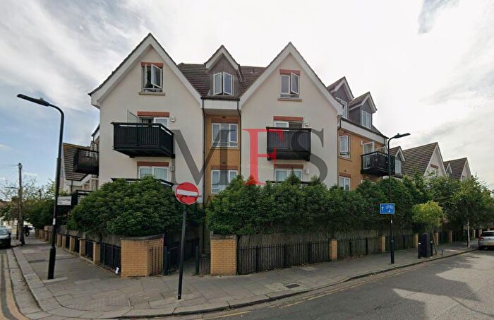 2 Bedroom Flat For Sale In Featherstone Road, Southall, UB2