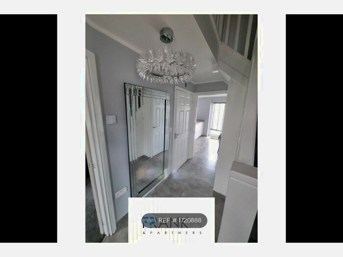 3 Bedroom Semi-Detached House To Rent In Sycamore Drive, Castleford, WF10