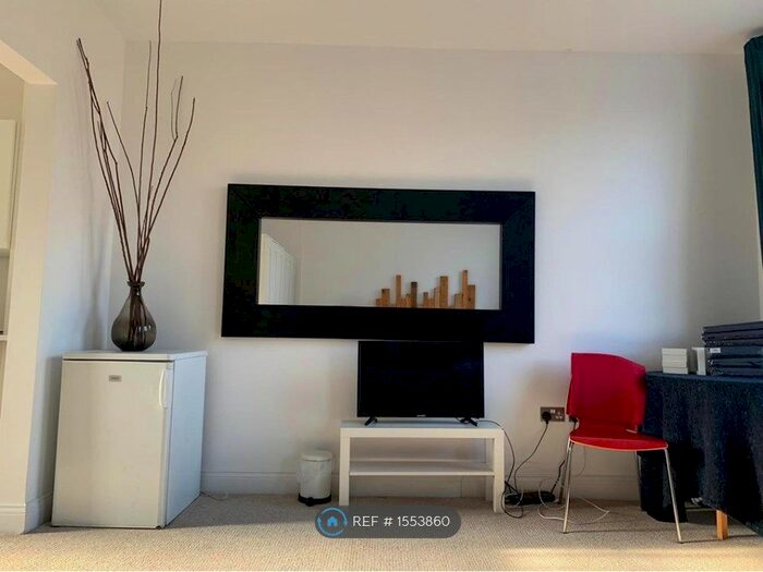 1 Bedroom Flat To Rent In Argyle Square, London, WC1H