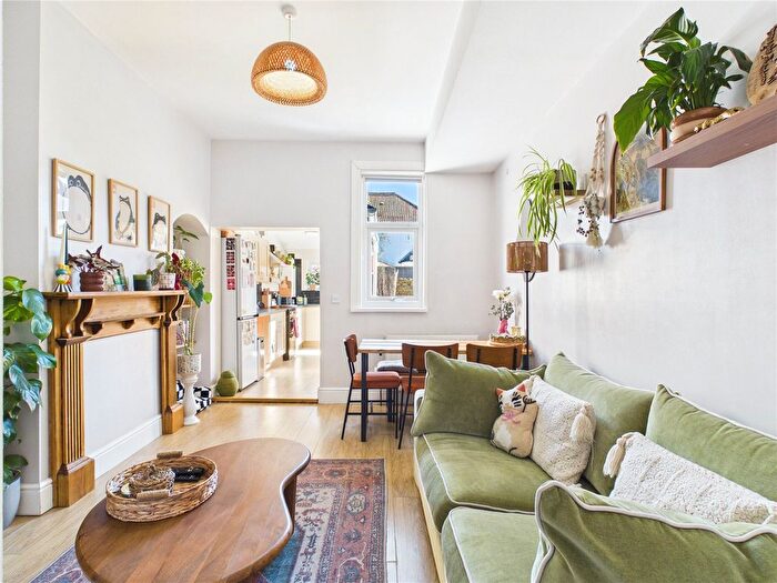 2 Bedroom Flat For Sale In Winchester Road, Bristol, BS4