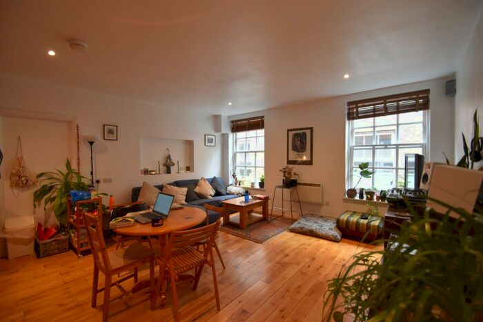2 Bedroom Flat To Rent In Stoke Newington High Street, Stoke Newington, N16
