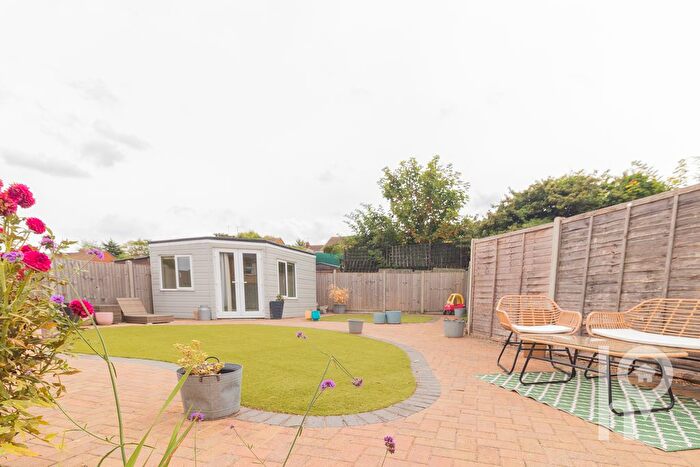 3 Bedroom Semi-Detached House For Sale In Minster Road, Minster, ME12